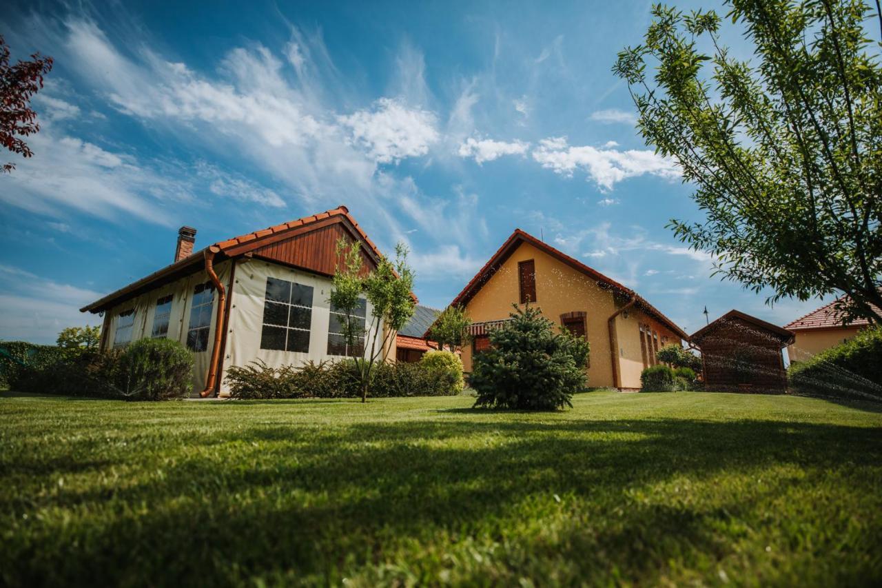Németh Apartmanházak Mórahalom Exterior foto