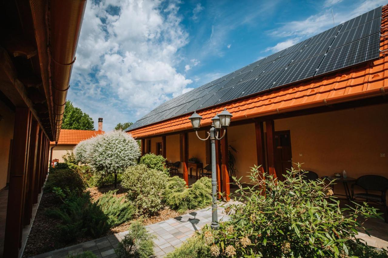 Németh Apartmanházak Mórahalom Exterior foto
