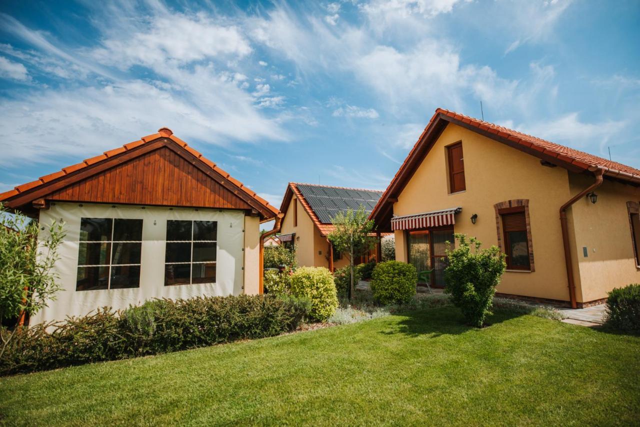 Németh Apartmanházak Mórahalom Exterior foto